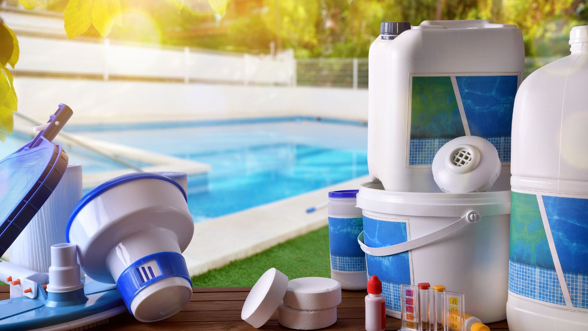 Poolsaison eröffnet: Tablettensalz vs. Poolsalz – was ist wirklich besser?